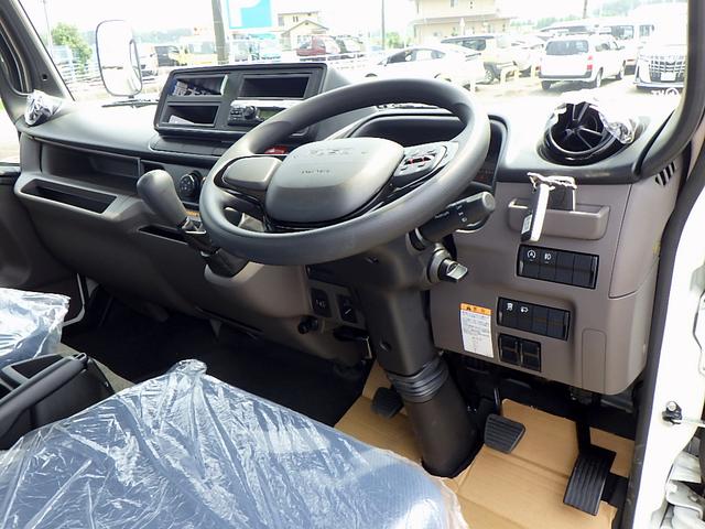 キャンター 　４．２５トン　平ボディ　アルミブロック　ワイド　超ロング　ハイルーフ　後期モデル　荷台床板張り　衝突軽減ブレーキ　車線逸脱警報　横滑り防止装置　ＡＳＲ　スマートキー　４２５０ｋｇ　５ＭＴ（45枚目）