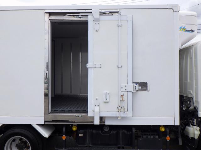 エルフトラック 　２トン　低温冷蔵冷凍車　４ＷＤ　２室式　スタンバイ　ハイキャブ　セミワイドロング　－３０度　荷台床ステンレス　両サイドドア　ＬＥＤサイドマーカー　ＥＴＣ　バックカメラ　２０００ｋｇ　ＡＴ（33枚目）