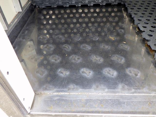エルフトラック 　２トン　低温冷蔵冷凍車　４ＷＤ　２室式　スタンバイ　ハイキャブ　セミワイドロング　－３０度　荷台床ステンレス　両サイドドア　ＬＥＤサイドマーカー　ＥＴＣ　バックカメラ　２０００ｋｇ　ＡＴ（39枚目）