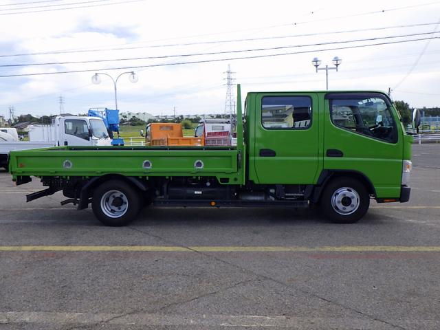 キャンター 　１．９トン　Ｗキャブ　平ボディー　荷台セミワイドロング　リアクーラー　全低床　荷台床鉄板張り　フック３対　ロープ穴３対　衝突軽減　車線逸脱警報　バックカメラ　ドラレコ　ナビＴＶ　１９００ｋｇ　ＡＴ（5枚目）