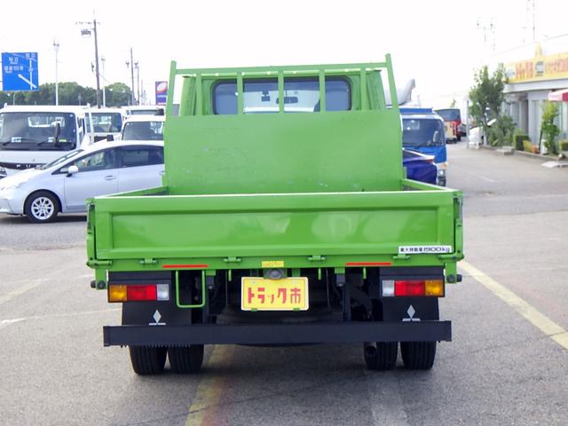 キャンター 　１．９トン　Ｗキャブ　平ボディー　荷台セミワイドロング　リアクーラー　全低床　荷台床鉄板張り　フック３対　ロープ穴３対　衝突軽減　車線逸脱警報　バックカメラ　ドラレコ　ナビＴＶ　１９００ｋｇ　ＡＴ（6枚目）