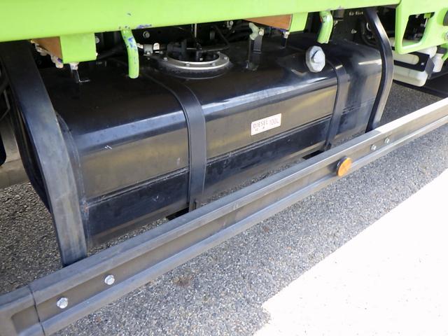 キャンター 　１．９トン　Ｗキャブ　平ボディー　荷台セミワイドロング　リアクーラー　全低床　荷台床鉄板張り　フック３対　ロープ穴３対　衝突軽減　車線逸脱警報　バックカメラ　ドラレコ　ナビＴＶ　１９００ｋｇ　ＡＴ（42枚目）