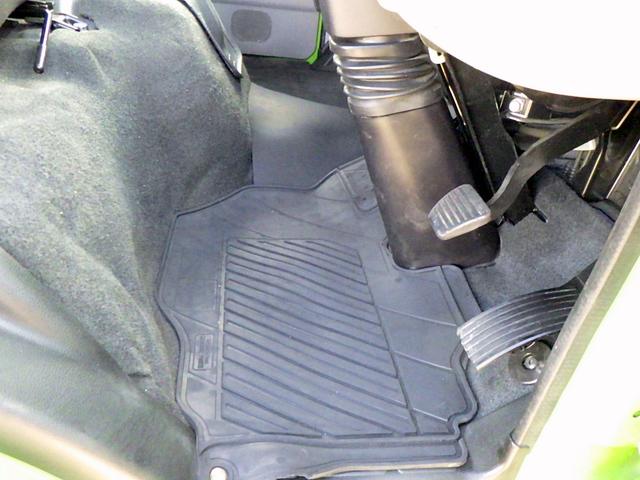 キャンター 　１．９トン　Ｗキャブ　平ボディー　荷台セミワイドロング　リアクーラー　全低床　荷台床鉄板張り　フック３対　ロープ穴３対　衝突軽減　車線逸脱警報　バックカメラ　ドラレコ　ナビＴＶ　１９００ｋｇ　ＡＴ（45枚目）