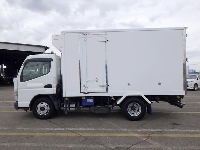 キャンター 　１．８５トン　低温冷蔵冷凍車　－３０度　荷台セミワイドセミロング　スタンバイ　荷台床ステンレス　左サイドドア　簡易仕切り扉　衝突軽減ブレーキ　車線逸脱警報　バックモニター　１８５０ｋｇ　５ＭＴ（4枚目）