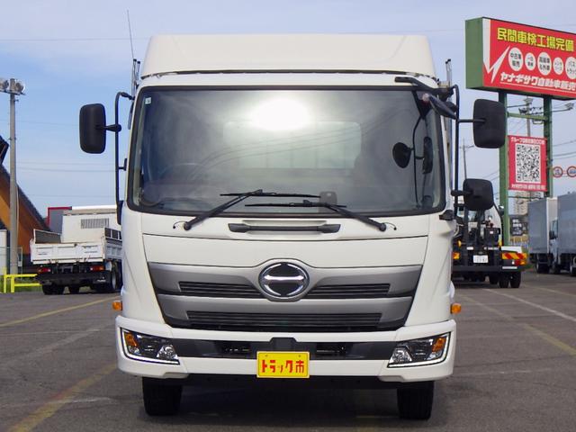 ヒノレンジャー 　３．５５トン　平ボディー　アルミＨｉブロック　ワイド幅　５８０ボディ　エアロルーフラック　荷台床ステンレス張り　衝突軽減ブレーキ　バックモニター　横滑り防止装置　ＥＴＣ　３５５０ｋｇ　６ＭＴ（3枚目）