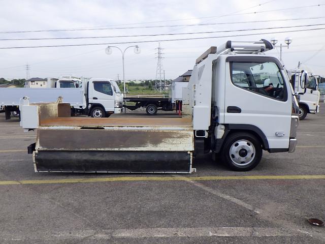 キャンター 　２トン　土砂ダンプ　全低床　カスタムグレード　標準１０尺　３方開　コボレーン　メッキバンパー　衝突軽減ブレーキ　横滑り防止装置　車線逸脱警報　ナビＴＶ　ドラレコ　スマートキー　２０００ｋｇ　５ＭＴ（7枚目）
