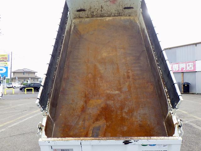 キャンター 　２トン　土砂ダンプ　全低床　カスタムグレード　標準１０尺　３方開　コボレーン　メッキバンパー　衝突軽減ブレーキ　横滑り防止装置　車線逸脱警報　ナビＴＶ　ドラレコ　スマートキー　２０００ｋｇ　５ＭＴ（11枚目）