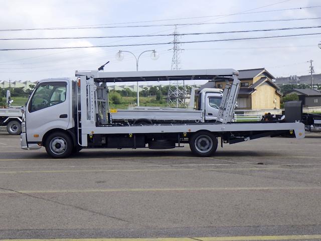 デュトロ 　２．８トン　キャリアカー　２台積み　ハイグレード　リアサス圧縮　ハイジャッキ　ラジコン　チェーンウインチ　ステンレス工具箱　磁気サス運転席シート　衝突軽減ブレーキ　バックカメラ　２８００ｋｇ　６ＭＴ（4枚目）