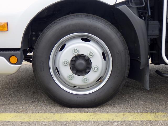 デュトロ 　２．８トン　キャリアカー　２台積み　ハイグレード　リアサス圧縮　ハイジャッキ　ラジコン　チェーンウインチ　ステンレス工具箱　磁気サス運転席シート　衝突軽減ブレーキ　バックカメラ　２８００ｋｇ　６ＭＴ（24枚目）