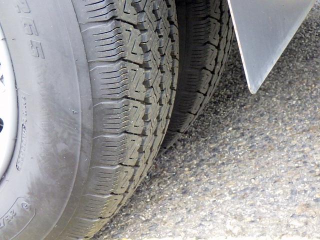 デュトロ 　２．８トン　キャリアカー　２台積み　ハイグレード　リアサス圧縮　ハイジャッキ　ラジコン　チェーンウインチ　ステンレス工具箱　磁気サス運転席シート　衝突軽減ブレーキ　バックカメラ　２８００ｋｇ　６ＭＴ（26枚目）