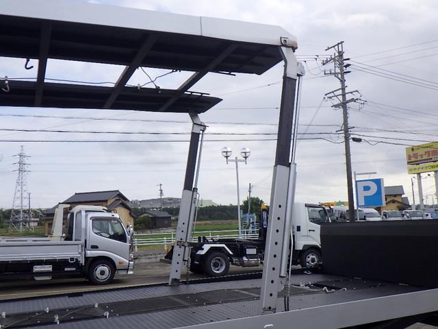 デュトロ 　２．８トン　キャリアカー　２台積み　ハイグレード　リアサス圧縮　ハイジャッキ　ラジコン　チェーンウインチ　ステンレス工具箱　磁気サス運転席シート　衝突軽減ブレーキ　バックカメラ　２８００ｋｇ　６ＭＴ（40枚目）