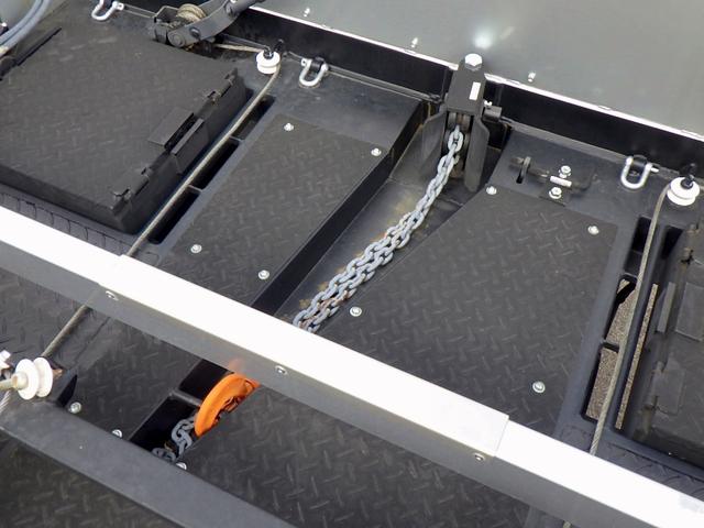 デュトロ 　２．８トン　キャリアカー　２台積み　ハイグレード　リアサス圧縮　ハイジャッキ　ラジコン　チェーンウインチ　ステンレス工具箱　磁気サス運転席シート　衝突軽減ブレーキ　バックカメラ　２８００ｋｇ　６ＭＴ（45枚目）