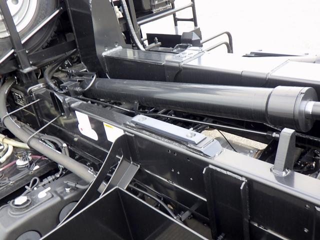 ファイター 　３．５トン　アームロール　脱着装置付きコンテナ専用車　ラダー付きバックステージ　衝突軽減ブレーキ　車線逸脱警報　横滑り防止装置　クルーズコントロール　ミラーヒーター　３５００ｋｇ　６ＭＴ（11枚目）