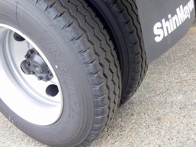 ファイター 　３．５トン　アームロール　脱着装置付きコンテナ専用車　ラダー付きバックステージ　衝突軽減ブレーキ　車線逸脱警報　横滑り防止装置　クルーズコントロール　ミラーヒーター　３５００ｋｇ　６ＭＴ（27枚目）