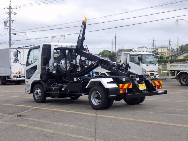 ファイター 　３．５トン　アームロール　脱着装置付きコンテナ専用車　ラダー付きバックステージ　衝突軽減ブレーキ　車線逸脱警報　横滑り防止装置　クルーズコントロール　ミラーヒーター　３５００ｋｇ　６ＭＴ（33枚目）