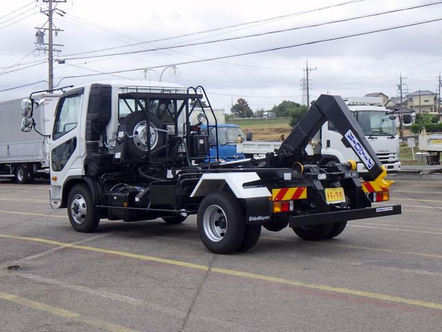 ファイター 　３．５トン　アームロール　脱着装置付きコンテナ専用車　ラダー付きバックステージ　衝突軽減ブレーキ　車線逸脱警報　横滑り防止装置　クルーズコントロール　ミラーヒーター　３５００ｋｇ　６ＭＴ（34枚目）