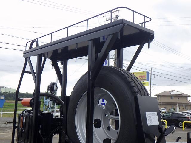 ファイター 　３．５トン　アームロール　脱着装置付きコンテナ専用車　ラダー付きバックステージ　衝突軽減ブレーキ　車線逸脱警報　横滑り防止装置　クルーズコントロール　ミラーヒーター　３５００ｋｇ　６ＭＴ（41枚目）