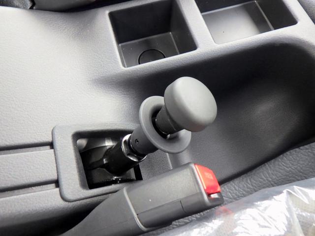 ファイター 　３．５トン　アームロール　脱着装置付きコンテナ専用車　ラダー付きバックステージ　衝突軽減ブレーキ　車線逸脱警報　横滑り防止装置　クルーズコントロール　ミラーヒーター　３５００ｋｇ　６ＭＴ（50枚目）