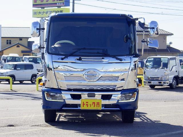 ヒノレンジャー 　８トン　脱着装置付コンテナ専用車　増トン　ベッド付き　新明和アームロール　コンテナ用コボレーン接続カプラ　キャブバックステージ　衝突軽減ブレーキ　車線逸脱警報　運転席シートヒーター　８０００ｋｇ　ＡＴ（3枚目）