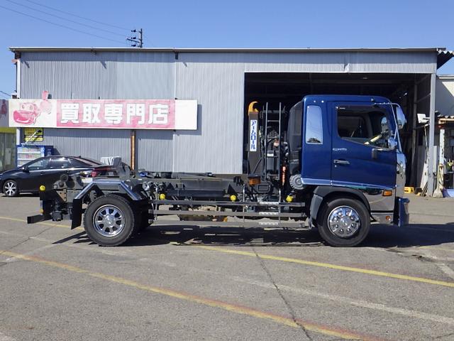 ヒノレンジャー 　８トン　脱着装置付コンテナ専用車　増トン　ベッド付き　新明和アームロール　コンテナ用コボレーン接続カプラ　キャブバックステージ　衝突軽減ブレーキ　車線逸脱警報　運転席シートヒーター　８０００ｋｇ　ＡＴ（5枚目）