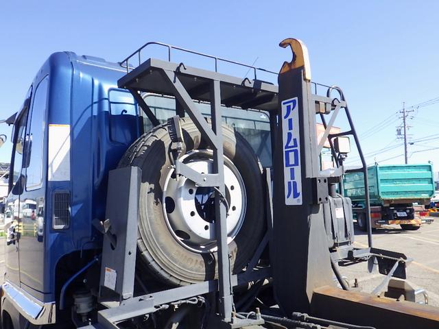 ヒノレンジャー 　８トン　脱着装置付コンテナ専用車　増トン　ベッド付き　新明和アームロール　コンテナ用コボレーン接続カプラ　キャブバックステージ　衝突軽減ブレーキ　車線逸脱警報　運転席シートヒーター　８０００ｋｇ　ＡＴ（8枚目）