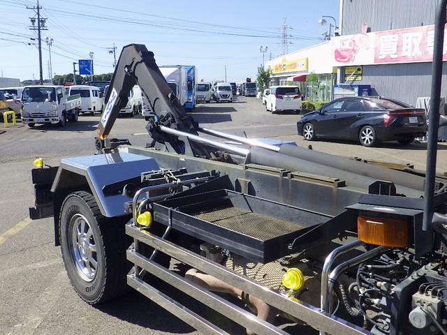 ヒノレンジャー 　８トン　脱着装置付コンテナ専用車　増トン　ベッド付き　新明和アームロール　コンテナ用コボレーン接続カプラ　キャブバックステージ　衝突軽減ブレーキ　車線逸脱警報　運転席シートヒーター　８０００ｋｇ　ＡＴ（9枚目）