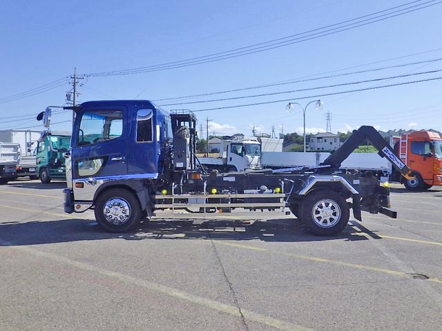 ヒノレンジャー 　８トン　脱着装置付コンテナ専用車　増トン　ベッド付き　新明和アームロール　コンテナ用コボレーン接続カプラ　キャブバックステージ　衝突軽減ブレーキ　車線逸脱警報　運転席シートヒーター　８０００ｋｇ　ＡＴ（32枚目）