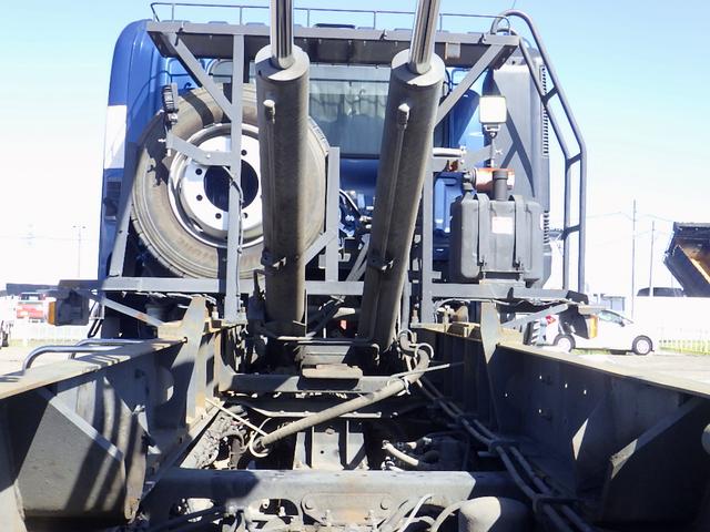 ヒノレンジャー 　８トン　脱着装置付コンテナ専用車　増トン　ベッド付き　新明和アームロール　コンテナ用コボレーン接続カプラ　キャブバックステージ　衝突軽減ブレーキ　車線逸脱警報　運転席シートヒーター　８０００ｋｇ　ＡＴ（35枚目）