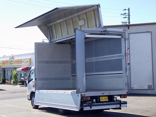 デュトロハイブリッド ロング全低床　２．３５トン　アルミウイング　格納パワーゲート付き　荷台セミワイドロング　ＰＧリモコン付　ラッシングレール２段　左右アオリバランサー　床面ラッシングレール　衝突軽減　車線逸脱警報　２３５０ｋｇ　ＡＴ（13枚目）