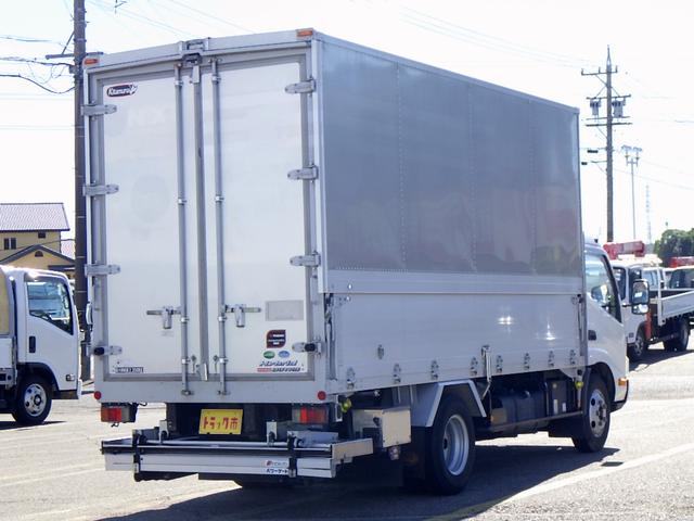 デュトロハイブリッド ロング全低床　２．３５トン　アルミウイング　格納パワーゲート付き　荷台セミワイドロング　ＰＧリモコン付　ラッシングレール２段　左右アオリバランサー　床面ラッシングレール　衝突軽減　車線逸脱警報　２３５０ｋｇ　ＡＴ（32枚目）