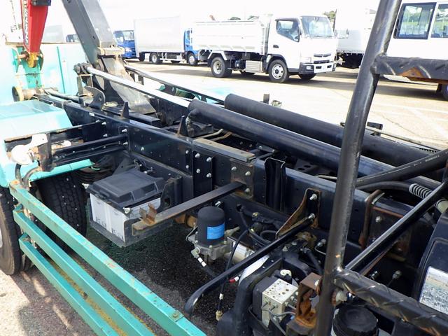 ヒノレンジャー 　３．７トン　脱着装置付きコンテナ専用車　極東開発フックロール　ラジコン　８立米コンテナ付き　ツインホイスト　ルーフラック　ＬＥＤ作業灯　坂道発進補助装置　ＥＴＣ　アルコアＡＷ　３７００ｋｇ　６ＭＴ（10枚目）