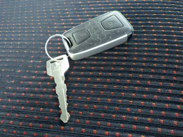 キャンター  3.5トン 1台積みキャリアカー カスタムグレード フルフラット ウインチ ラジコン ステンレス工具箱 純正エアディフレクター 車線逸脱警報 衝突軽減ブレーキ ナビTV ETC 3500kg AT(52枚目)