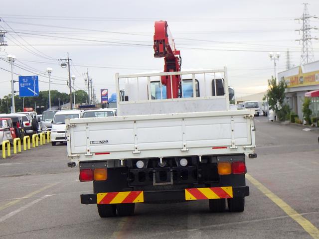 フォワード  2.45トン 4段クレーン付き平ボディー ラジコン フックイン 2.93t吊り 差し違いアウトリガー 左右アオリバランサー ユニック 衝突軽減ブレーキ 坂道発進補助装置 ETC 2450kg 6MT(6枚目)