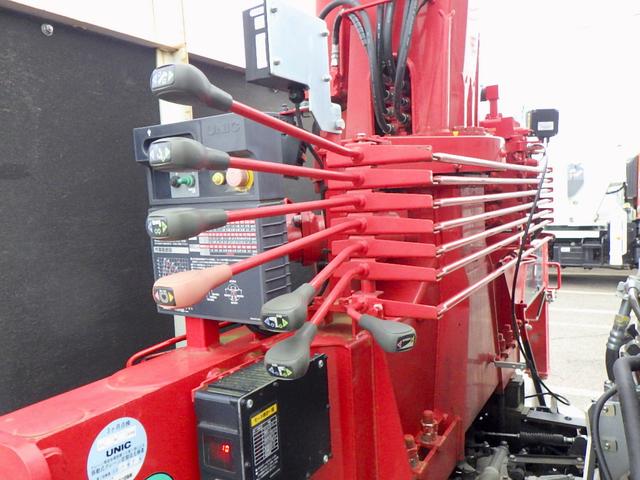 フォワード  2.45トン 4段クレーン付き平ボディー ラジコン フックイン 2.93t吊り 差し違いアウトリガー 左右アオリバランサー ユニック 衝突軽減ブレーキ 坂道発進補助装置 ETC 2450kg 6MT(12枚目)