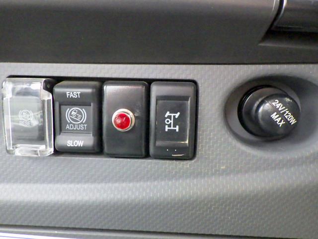 フォワード  2.45トン 4段クレーン付き平ボディー ラジコン フックイン 2.93t吊り 差し違いアウトリガー 左右アオリバランサー ユニック 衝突軽減ブレーキ 坂道発進補助装置 ETC 2450kg 6MT(21枚目)