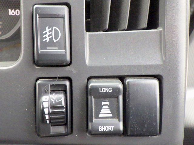 フォワード  2.45トン 4段クレーン付き平ボディー ラジコン フックイン 2.93t吊り 差し違いアウトリガー 左右アオリバランサー ユニック 衝突軽減ブレーキ 坂道発進補助装置 ETC 2450kg 6MT(26枚目)