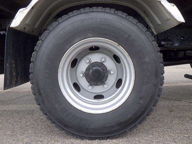 フォワード  2.45トン 4段クレーン付き平ボディー ラジコン フックイン 2.93t吊り 差し違いアウトリガー 左右アオリバランサー ユニック 衝突軽減ブレーキ 坂道発進補助装置 ETC 2450kg 6MT(29枚目)