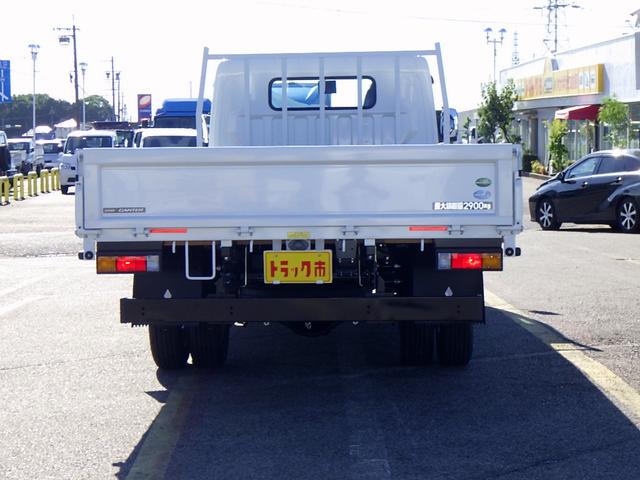 キャンター 2.9トン 平ボディー ワイド超ロング 現行モデル 10インチ液晶メーター 左右アオリバランサー 磁気サスシート 衝突軽減ブレーキ 車線逸脱警報 交通標識認識機能 バックモニター 2900kg AT(6枚目)