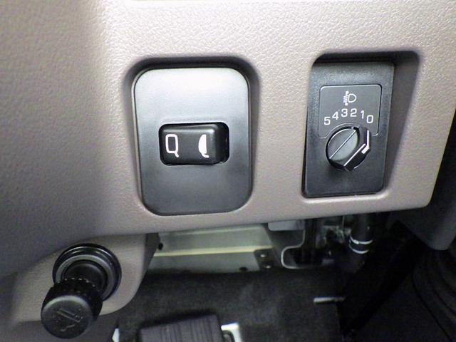 キャンター 2.9トン 平ボディー ワイド超ロング 現行モデル 10インチ液晶メーター 左右アオリバランサー 磁気サスシート 衝突軽減ブレーキ 車線逸脱警報 交通標識認識機能 バックモニター 2900kg AT(17枚目)