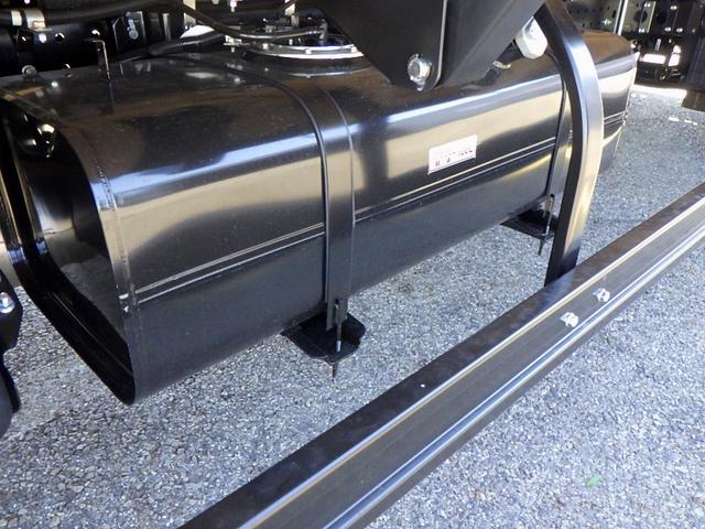 キャンター 2.9トン 平ボディー ワイド超ロング 現行モデル 10インチ液晶メーター 左右アオリバランサー 磁気サスシート 衝突軽減ブレーキ 車線逸脱警報 交通標識認識機能 バックモニター 2900kg AT(35枚目)