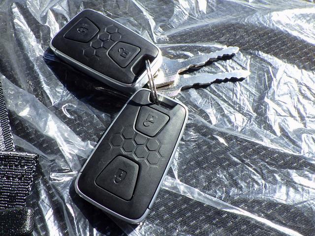 キャンター 2.9トン 平ボディー ワイド超ロング 現行モデル 10インチ液晶メーター 左右アオリバランサー 磁気サスシート 衝突軽減ブレーキ 車線逸脱警報 交通標識認識機能 バックモニター 2900kg AT(52枚目)