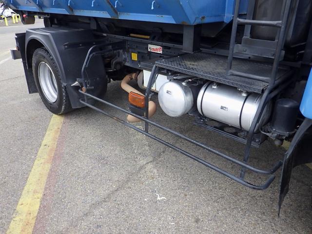 ファイター 　８．３トン　脱着装置付コンテナ専用車　増トン　ヒアブ　アームロール　フックロール　ＪＡＢＩＡ規格　下開き水密コンテナ８立米　コンテナ内側ステンレス　２４０ＰＳ　坂道補助　ＥＴＣ　８３００ｋｇ　６ＭＴ（46枚目）