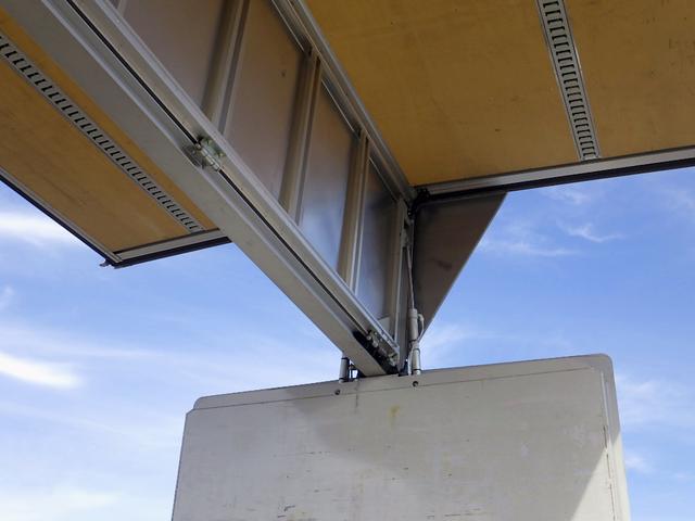 フォワード 2.75トン アルミウイング 620 標準幅 ラッシングレール2段 床木製 引き出しフック5対 左右あおり開閉補助 リア車高調整付エアサス メッキパーツ 衝突被害軽減ブレーキ バックモニター ETC(9枚目)