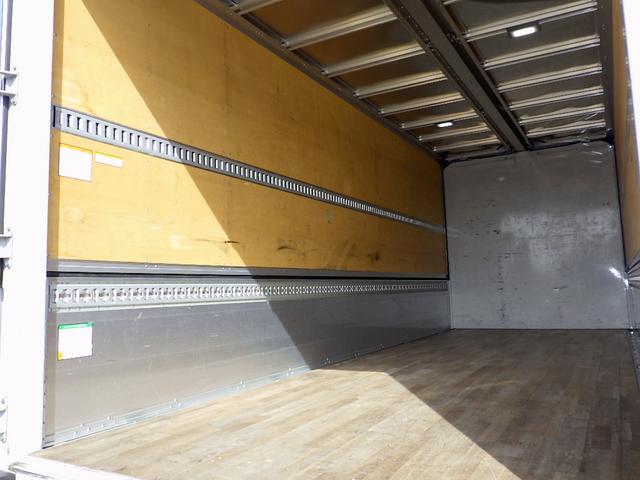 フォワード 2.75トン アルミウイング 620 標準幅 ラッシングレール2段 床木製 引き出しフック5対 左右あおり開閉補助 リア車高調整付エアサス メッキパーツ 衝突被害軽減ブレーキ バックモニター ETC(12枚目)