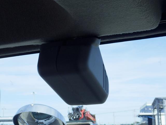 フォワード 2.75トン アルミウイング 620 標準幅 ラッシングレール2段 床木製 引き出しフック5対 左右あおり開閉補助 リア車高調整付エアサス メッキパーツ 衝突被害軽減ブレーキ バックモニター ETC(17枚目)