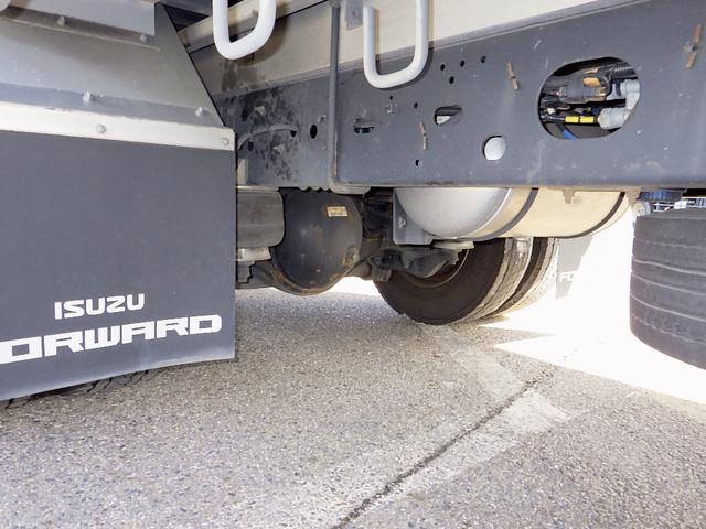 フォワード 2.75トン アルミウイング 620 標準幅 ラッシングレール2段 床木製 引き出しフック5対 左右あおり開閉補助 リア車高調整付エアサス メッキパーツ 衝突被害軽減ブレーキ バックモニター ETC(28枚目)