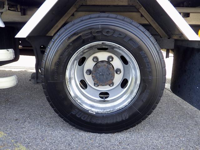 フォワード 2.75トン アルミウイング 620 標準幅 ラッシングレール2段 床木製 引き出しフック5対 左右あおり開閉補助 リア車高調整付エアサス メッキパーツ 衝突被害軽減ブレーキ バックモニター ETC(31枚目)