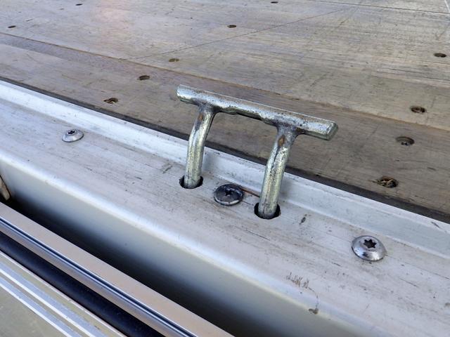 フォワード 2.75トン アルミウイング 620 標準幅 ラッシングレール2段 床木製 引き出しフック5対 左右あおり開閉補助 リア車高調整付エアサス メッキパーツ 衝突被害軽減ブレーキ バックモニター ETC(43枚目)