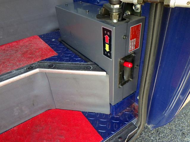 シビリアンバス 　マイクロバス　ロング　ＳＶグレード　２９人乗り　自動スイングドア　オートステップ　３段ステップ　左電調ミラー　リアワイパー　デフォガ　プライバシーガラス　冷蔵庫　デジタル時計　純正ラジオ　ＥＴＣ　ＡＴ（11枚目）