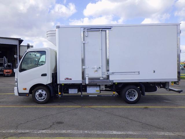 ダイナトラック 3トン 冷蔵冷凍車 -30℃から30℃設定 ワイドキャビン 荷台ワイドロング 左スライドドア ラッシング2段 荷台床ステンレス 樹脂製スノコ 開口部室内カーテン スタンバイ 3000kg 3人乗 AT(4枚目)